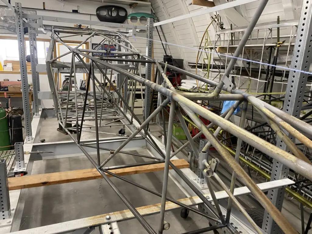 Wing internals with gussets and doublers